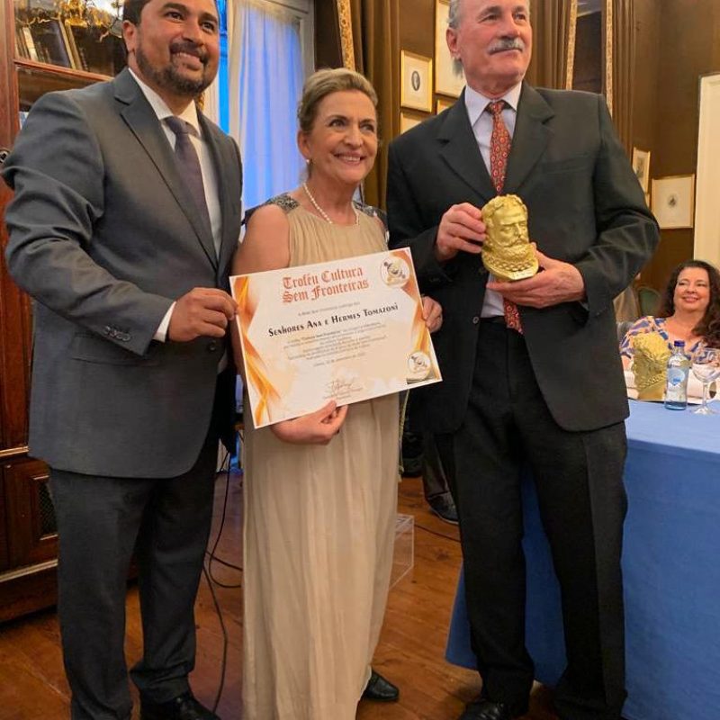 Hermes e Ana Tomasoni – Troféu Camões- Rede sem  Fronteiras de escritores -Grêmio Literário-Lisboa –Portugal.